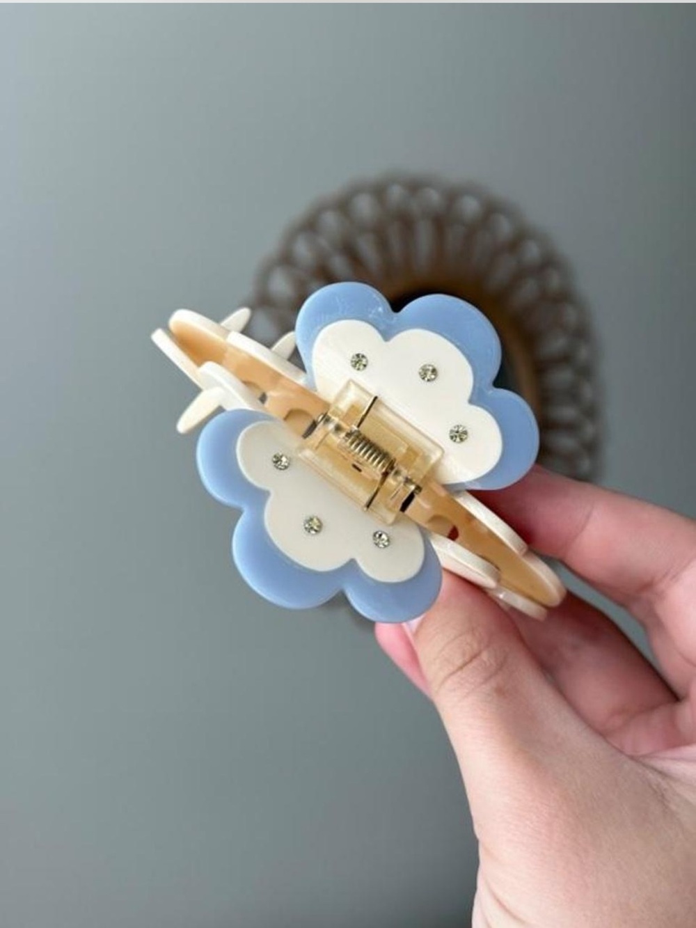 Emi Jay Cream Puff Clip in Cloud